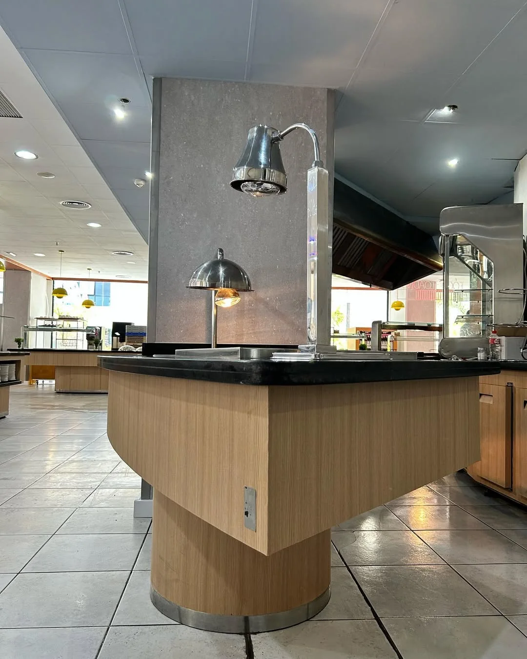 Mostrador de buffet renovado con revestimiento